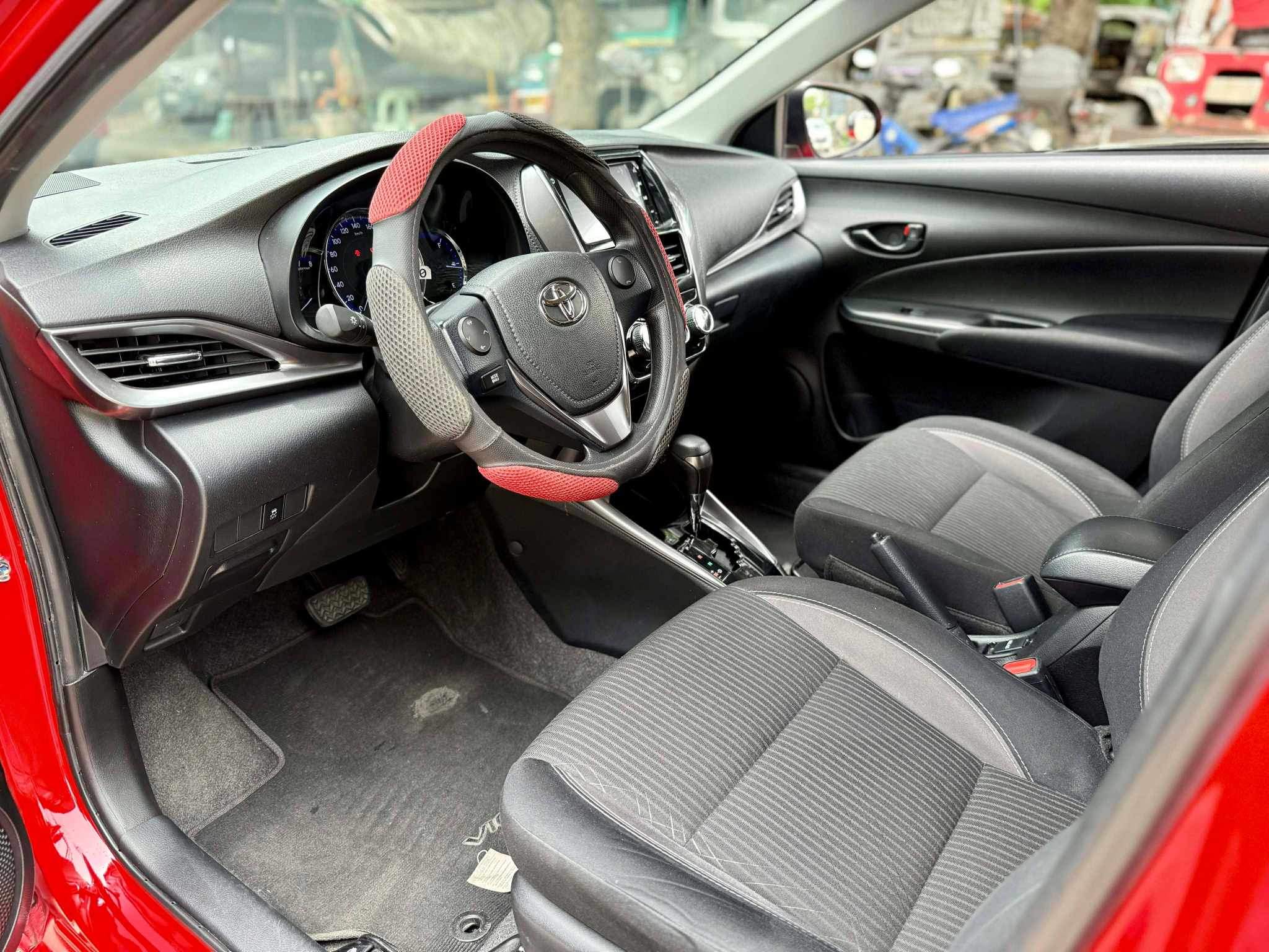 2025 TOYOTA VIOS XLE AT GAS (NJF7292) - Image 4