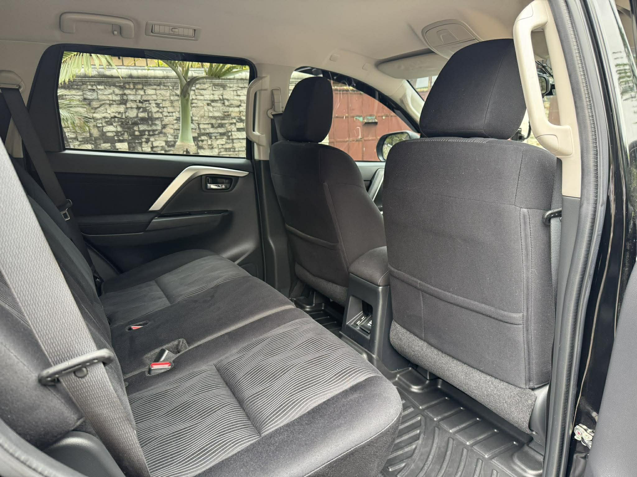 2023 MITSUBISHI MONTERO GLS AT DIESEL (NIE7709) - Image 3