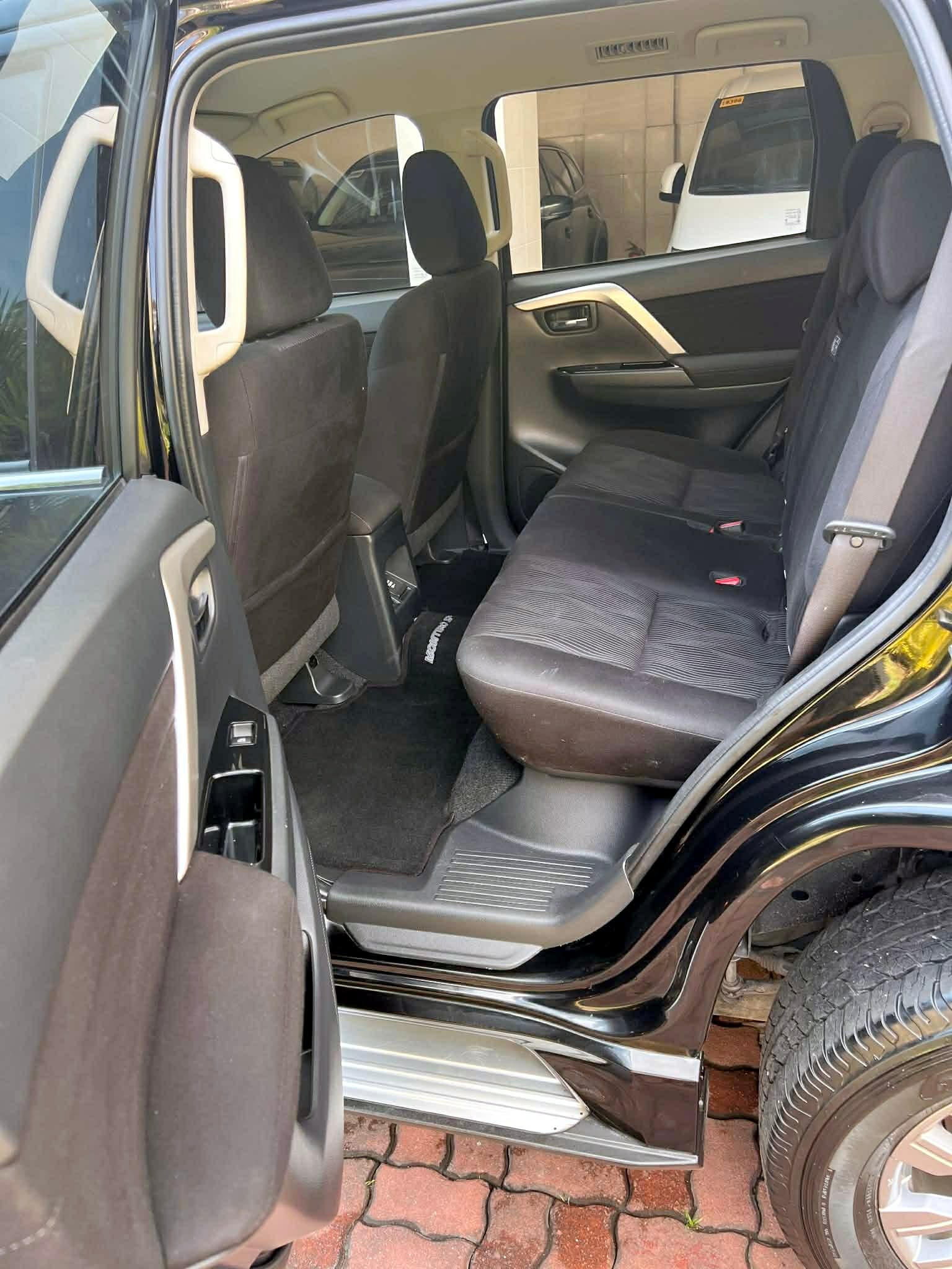 2025 TOYOTA VIOS XLE AT GAS - Image 2