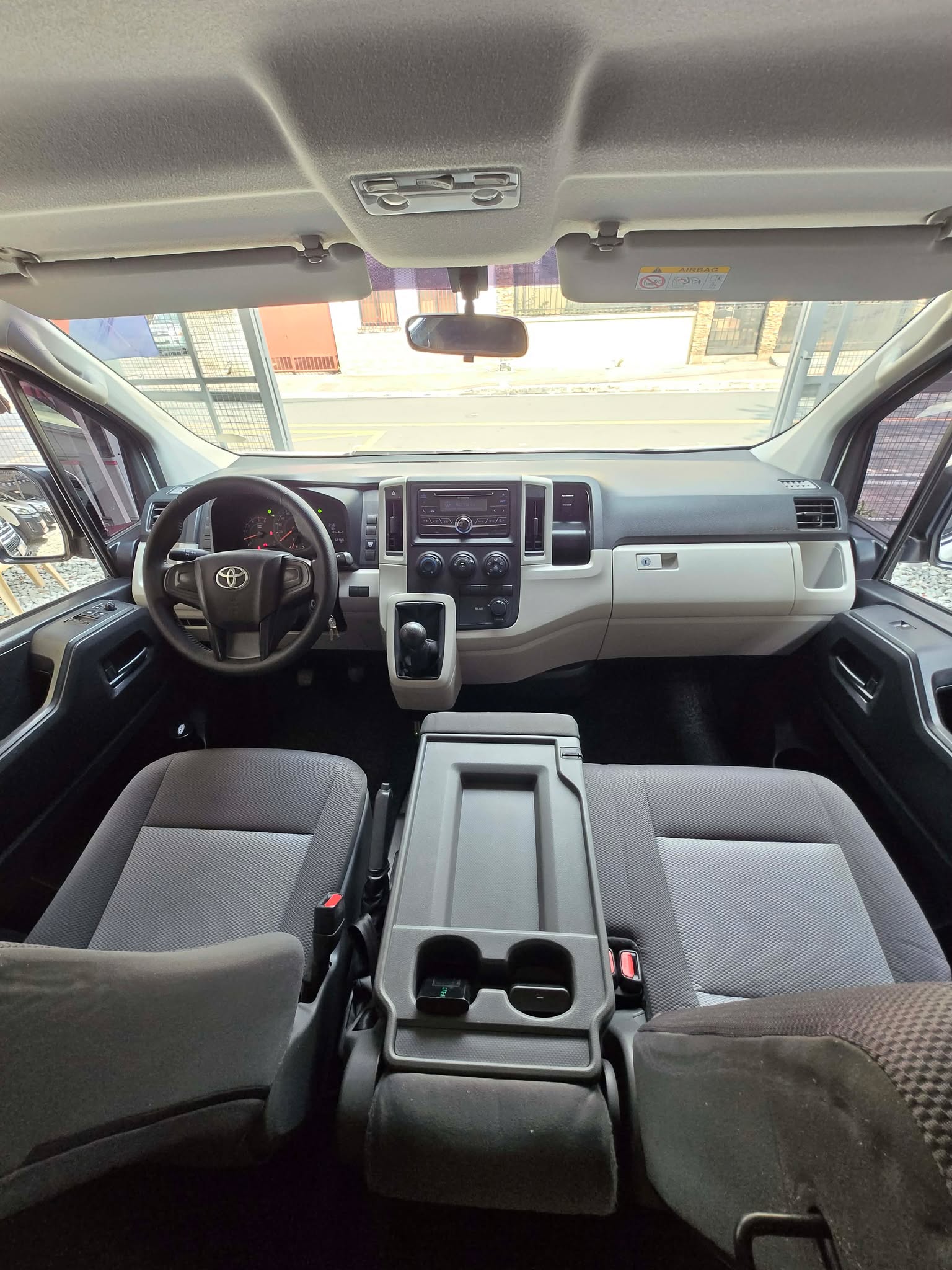 2021 TOYOTA HIACE COMMUTER DELUXE MT DIESEL (NFQ6706) - Image 3