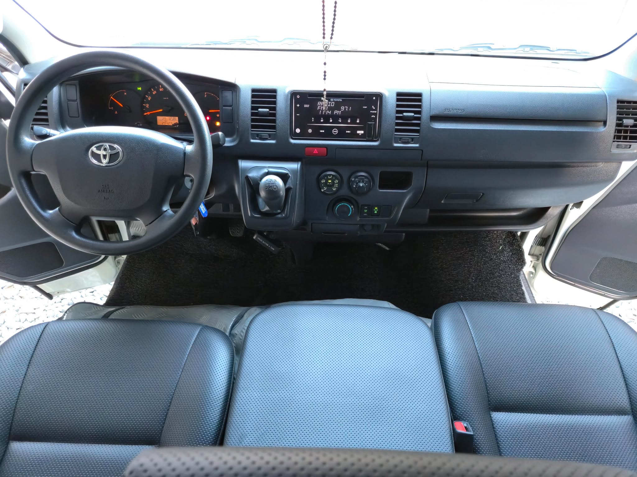 2023 TOYOTA HIACE COMMUTER 3.0 MT DIESEL (NIH6460) - Image 4