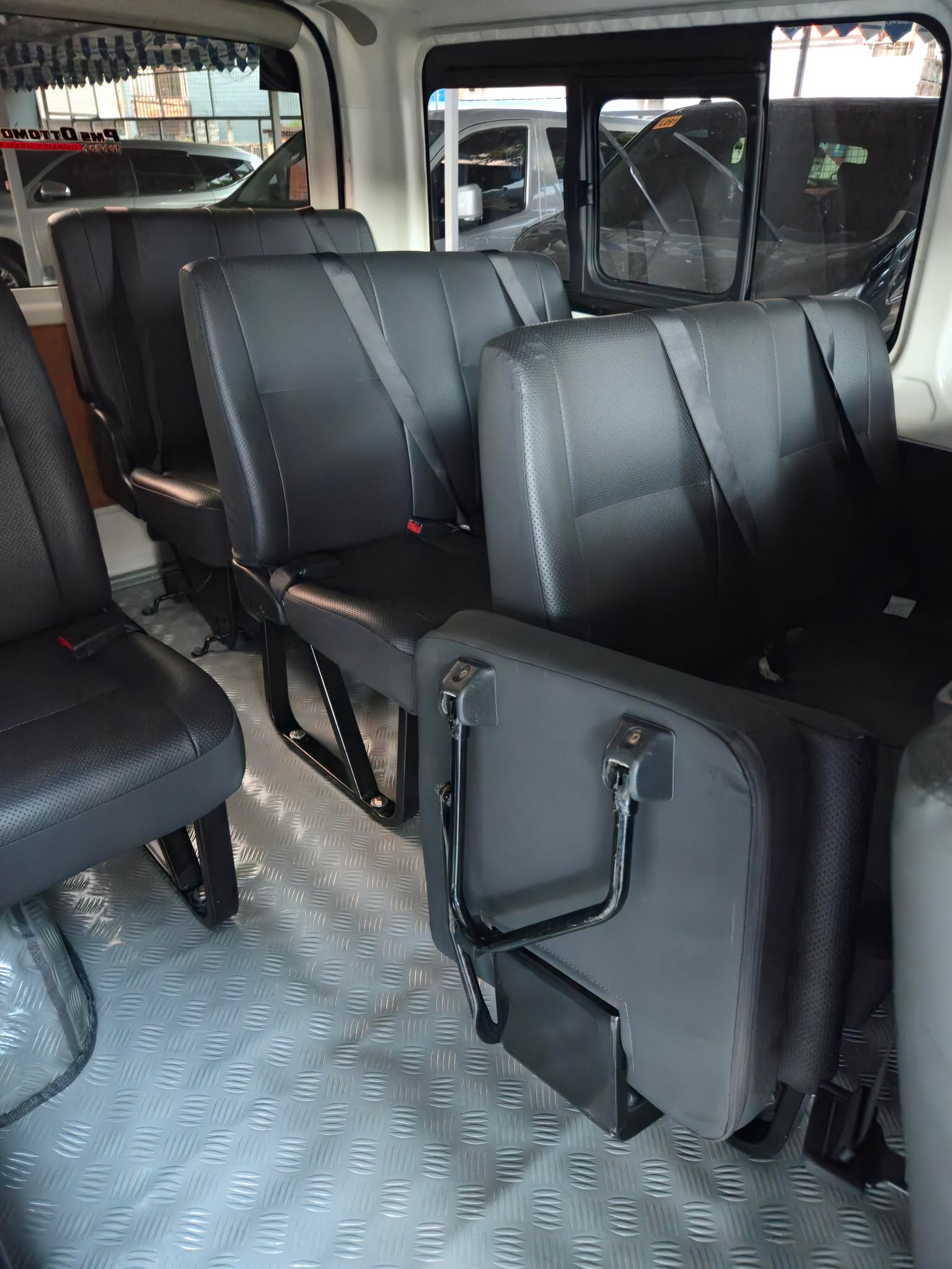 2023 TOYOTA HIACE COMMUTER 3.0 MT DIESEL (NIH6460) - Image 7