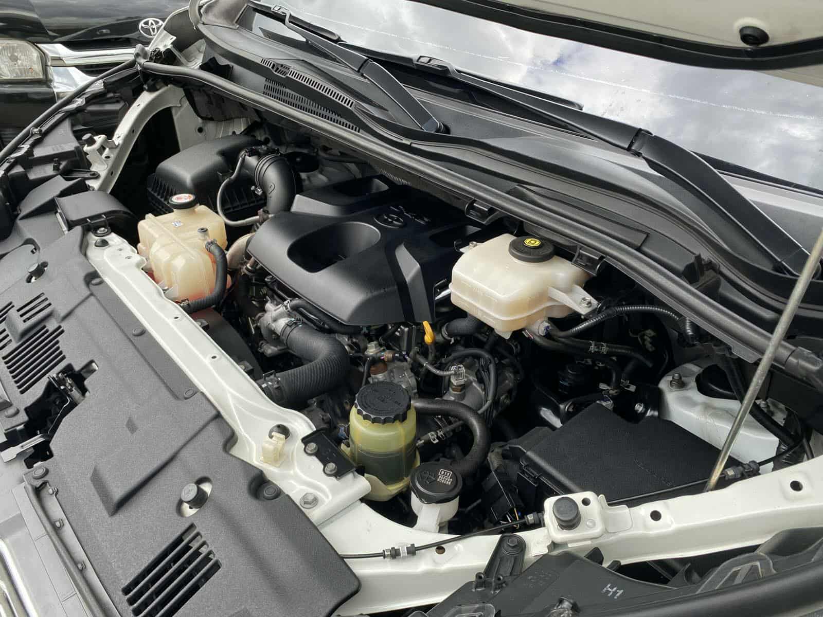 2020 TOYOTA HIACE SUPER GRANDIA 2.8L AT DIESEL (NES2167) - Image 5