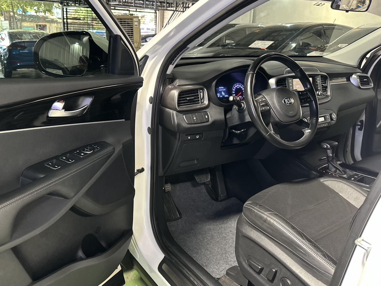 2019 KIA SORENTO 2.2 EX AT DIESEL - Image 5