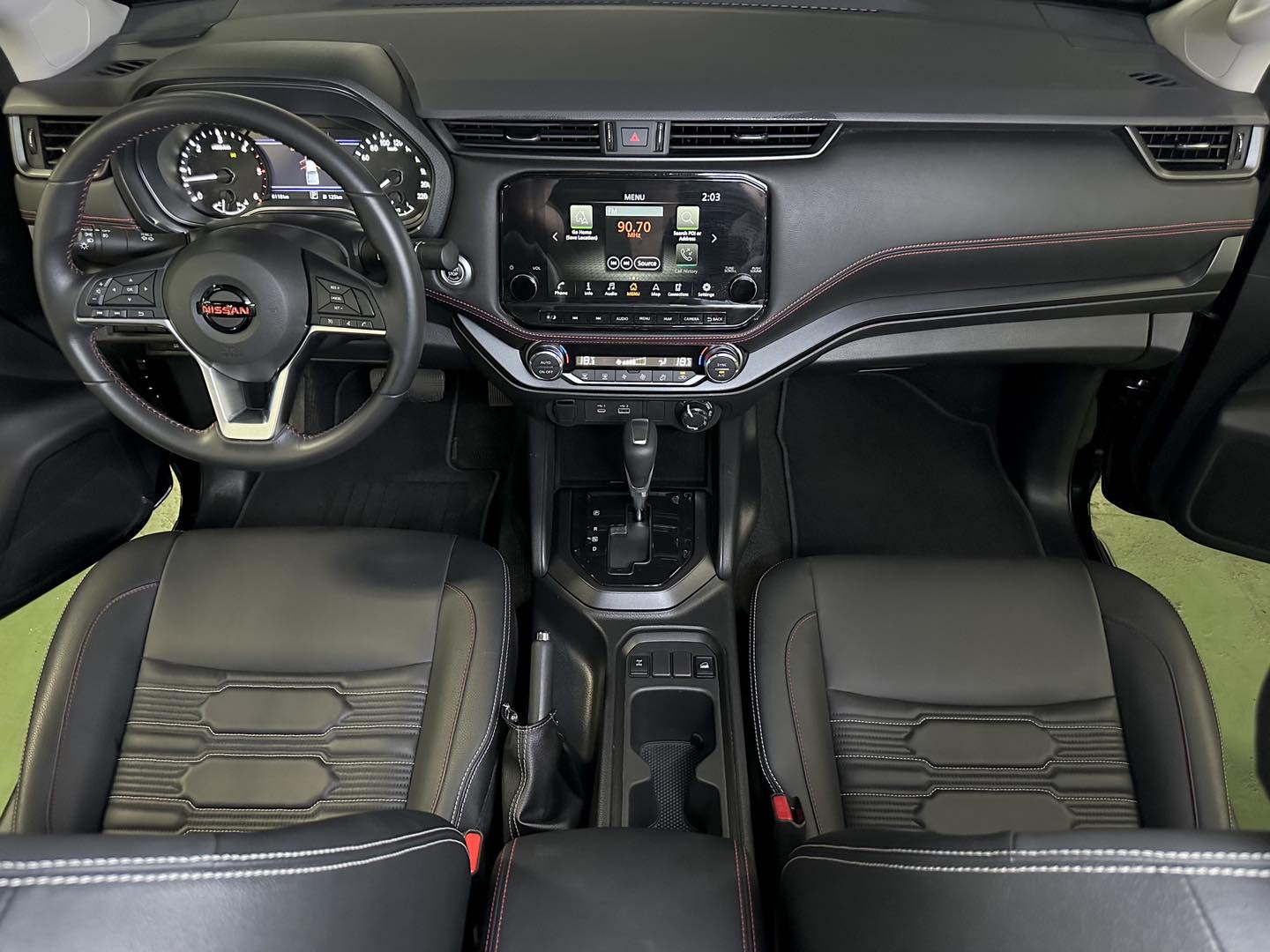 2025 NISSAN NAVARA PRO 4X 4X4 AT DIESEL - Image 4