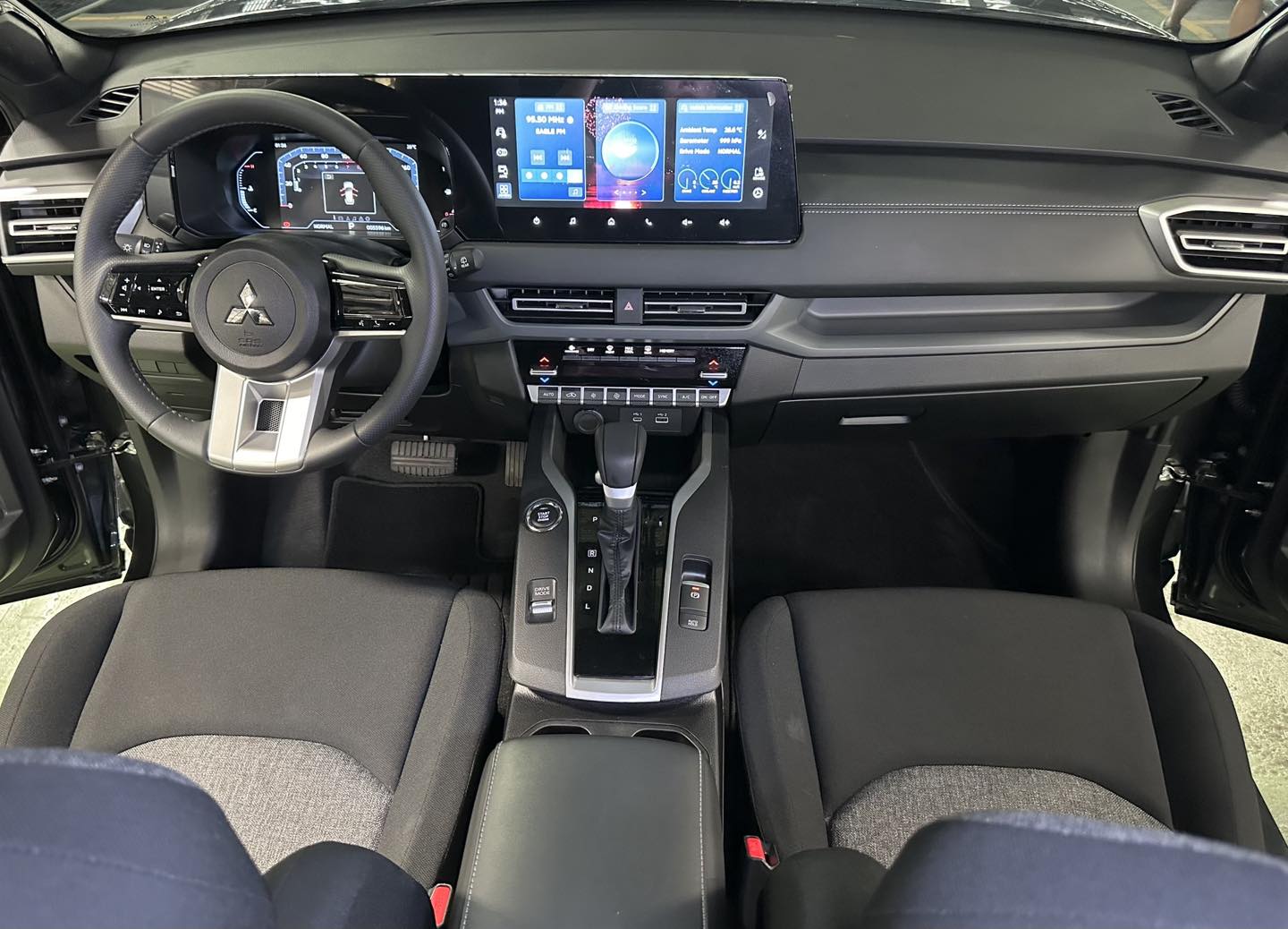 2025 MITSUBISHI XFORCE GLS 1.5G 2WD AT GAS - Image 3