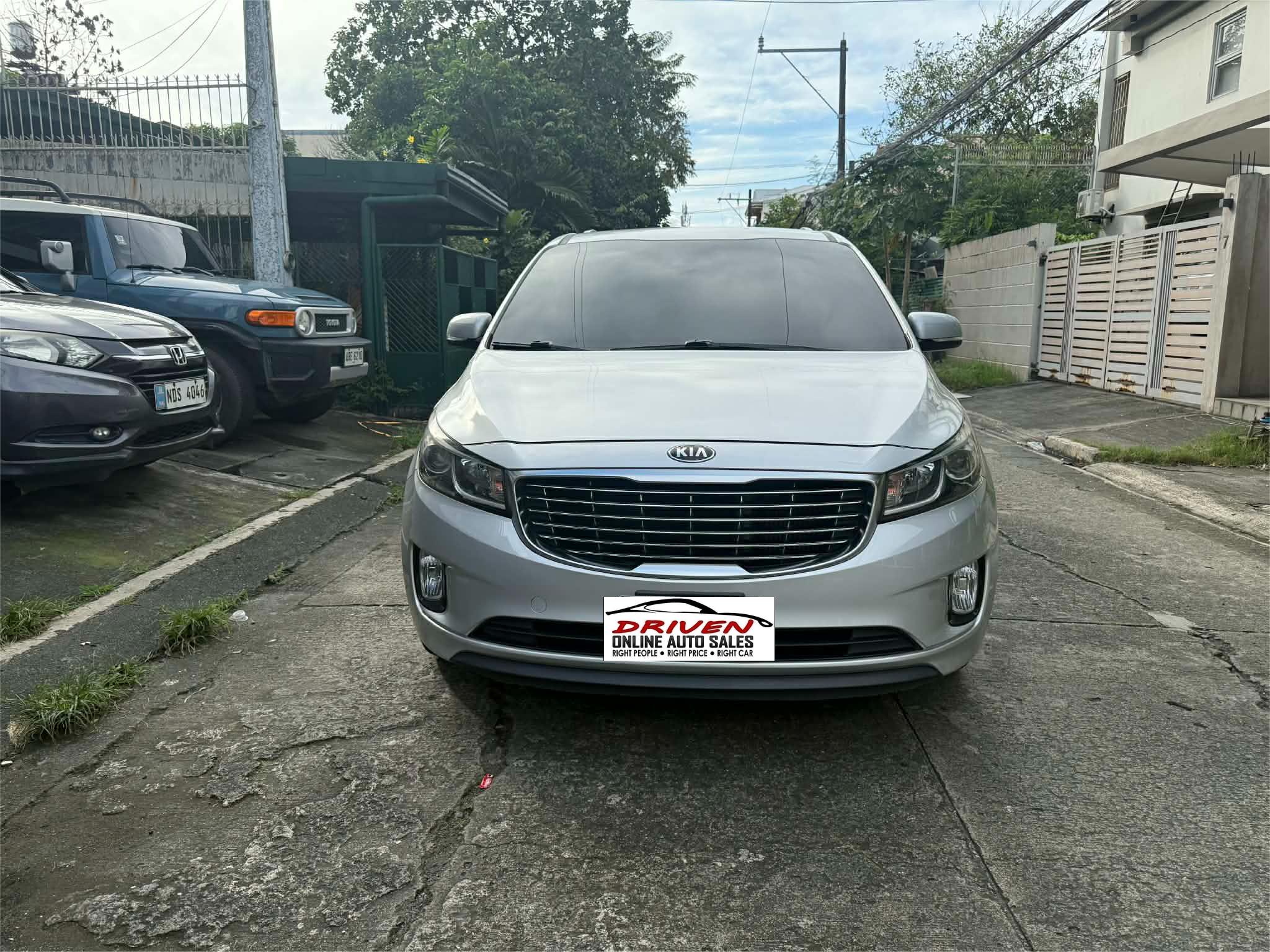 2018 KIA GRAND CARNIVAL EX AT DIESEL - Image 1