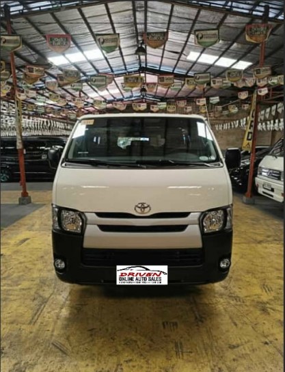 2022 TOYOTA HIACE COMMUTER 3.0 MT DIESEL - Image 1