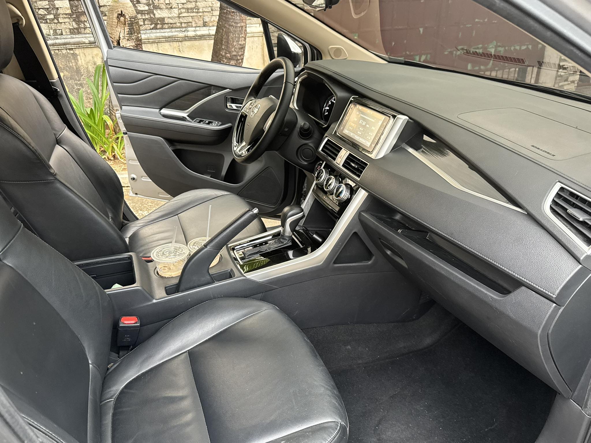 2025 NISSAN LIVINA VL AT GAS (NJA1384) - Image 3