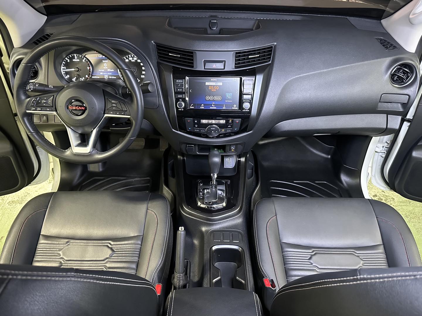 2024 NISSAN NAVARA CALIBRE X AT DIESEL - Image 6