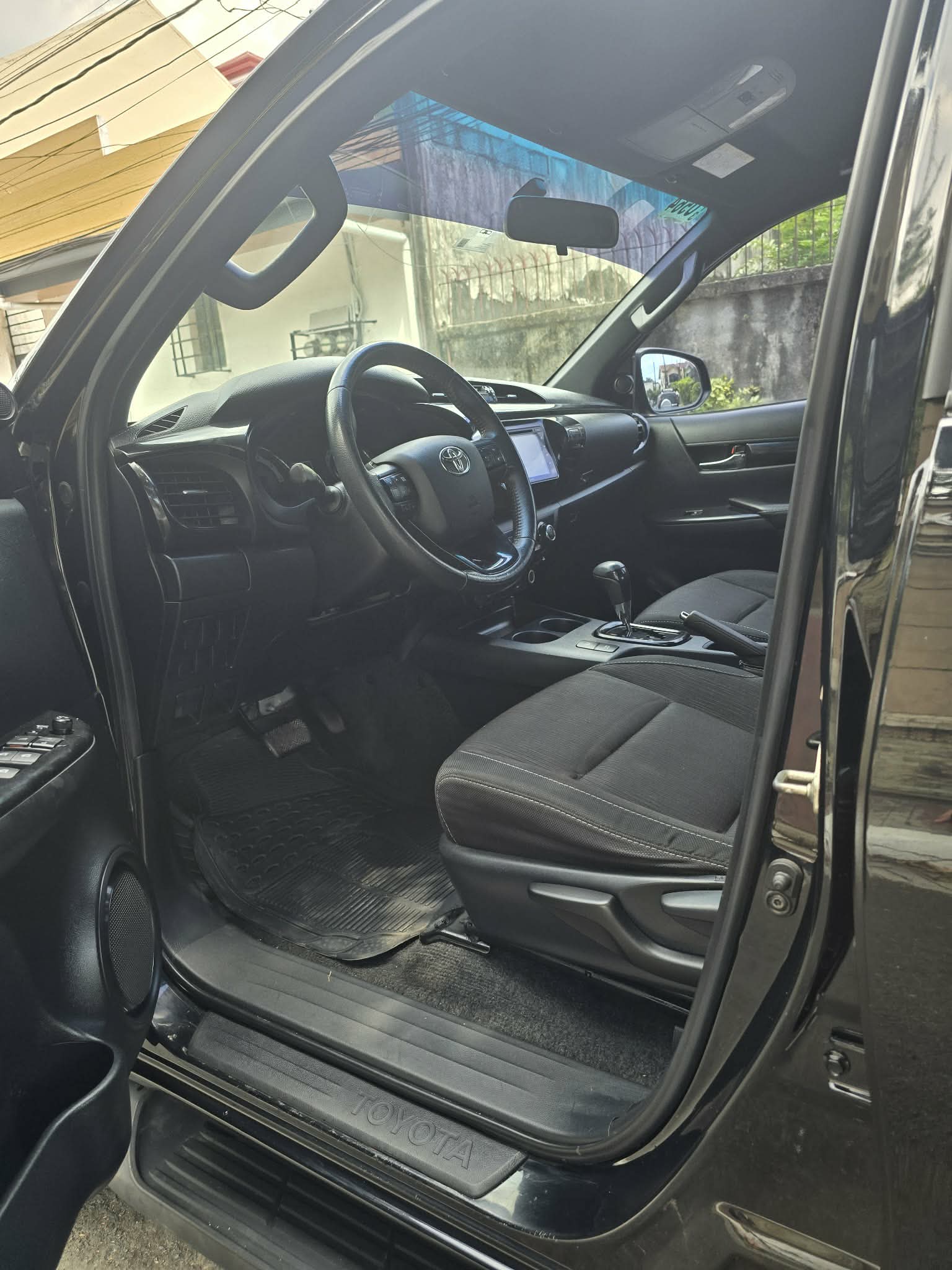 2019 TOYOTA HILUX CONQUEST 4x4 AT DIESEL - Image 5