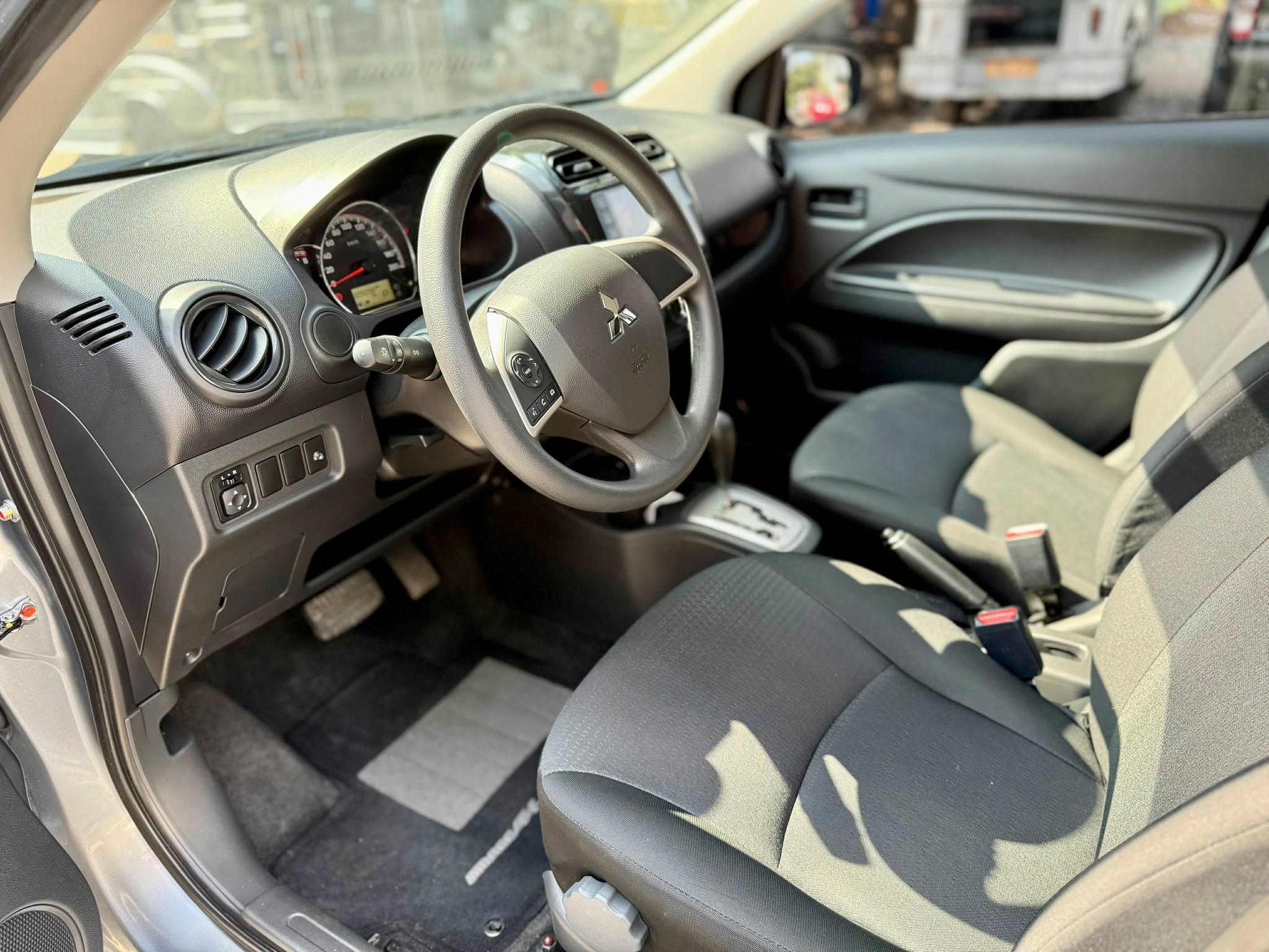 2025 MITSUBISHI MIRAGE GLX AT GAS (NKQ8631) - Image 3