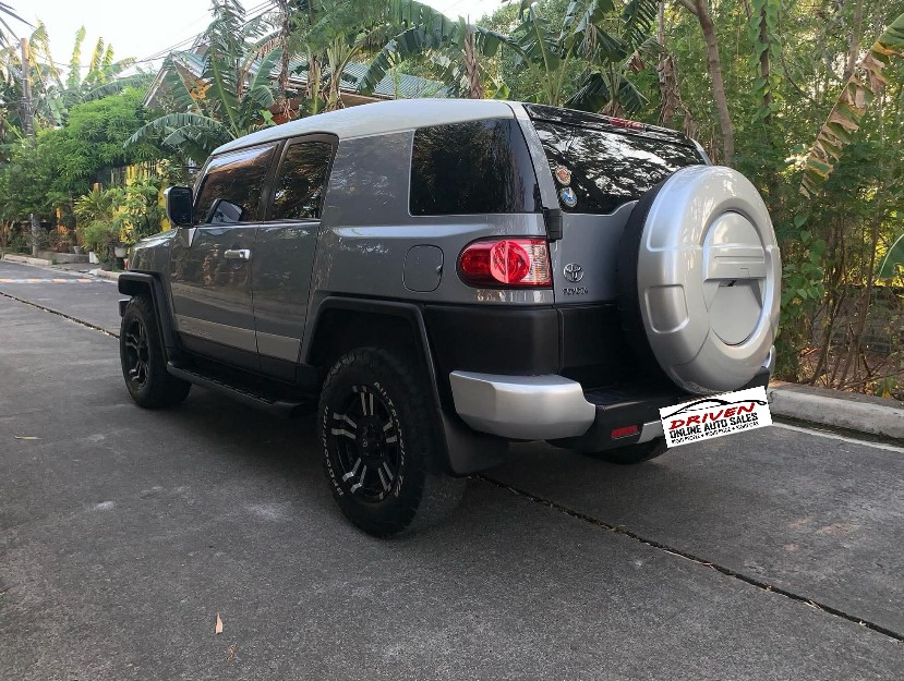 2017 TOYOTA FJ CRUISER 4X4 AT GAS - Image 4