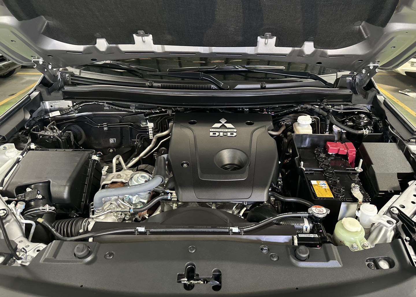 2025 MITSUBISHI MONTERO 2.4L GLX 4X2 MANUAL DIESEL - Image 8