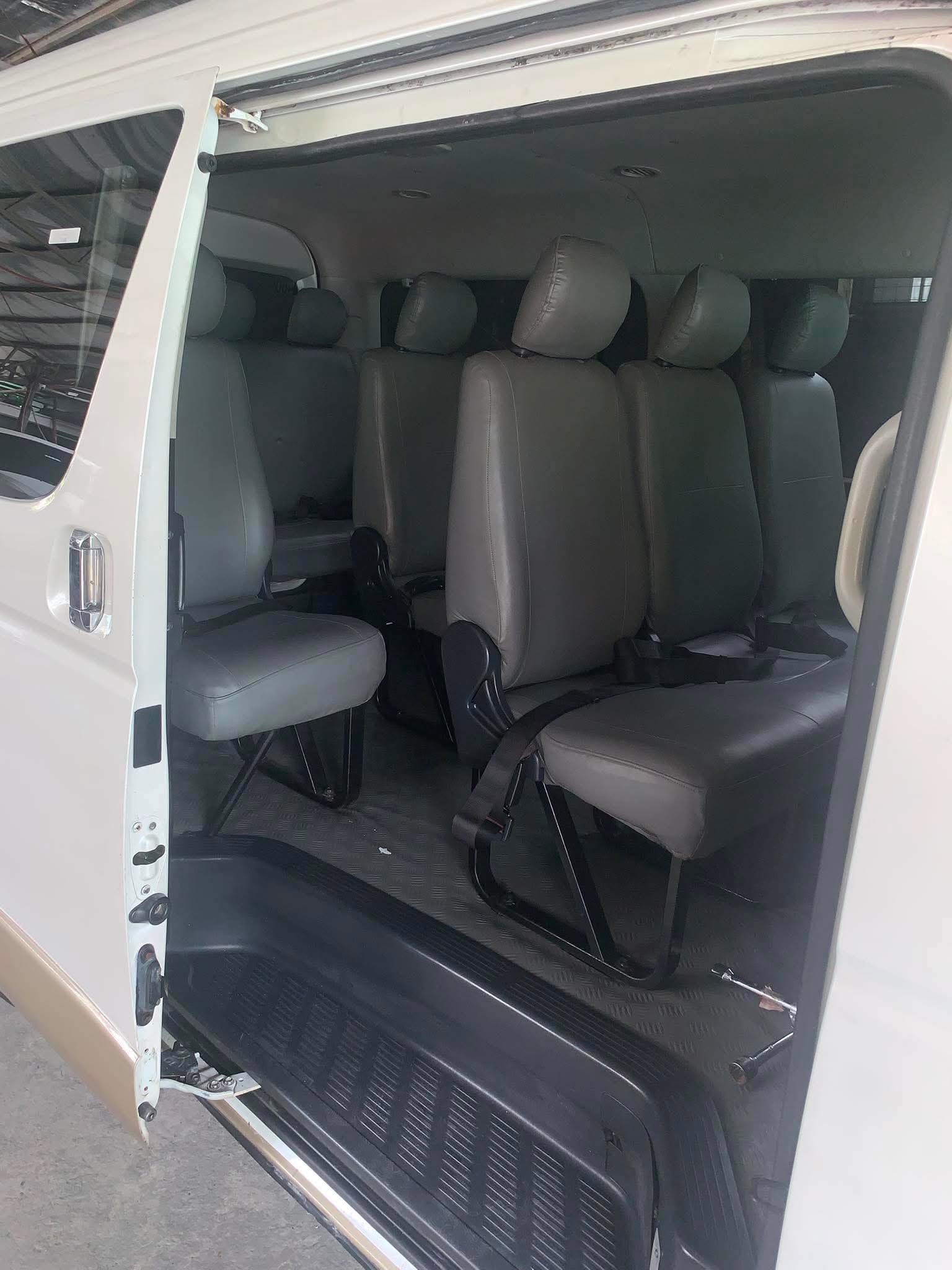 2017 TOYOTA HIACE GL GRANDIA AT DIESEL - Image 5
