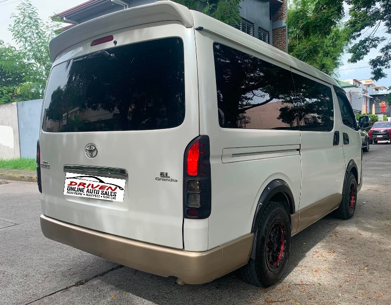 2017 TOYOTA HIACE GL GRANDIA MANUAL DIESEL - Image 4