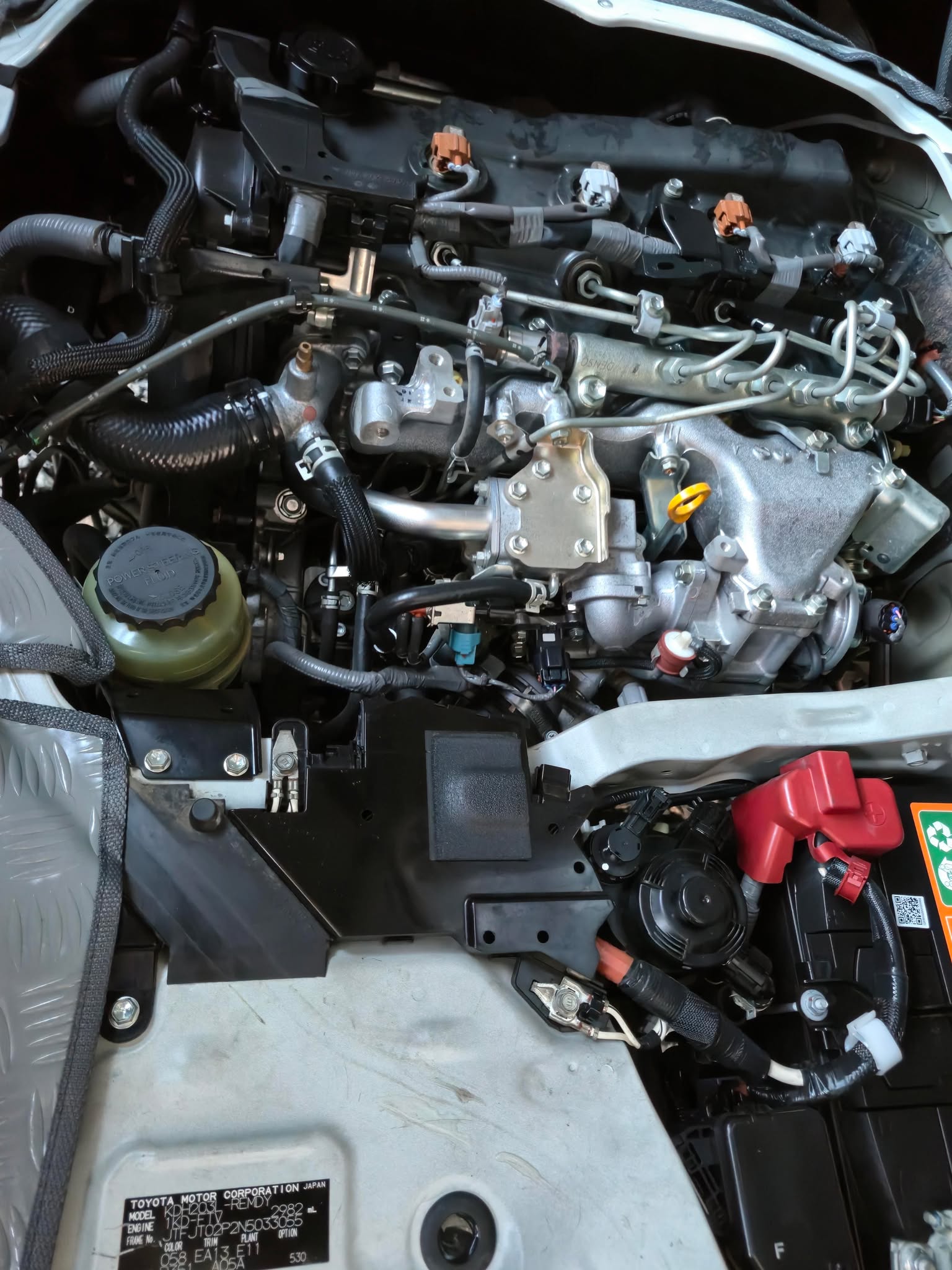 2019 TOYOTA HIACE COMMUTER 3.0 MT DIESEL (NBO6905) - Image 2