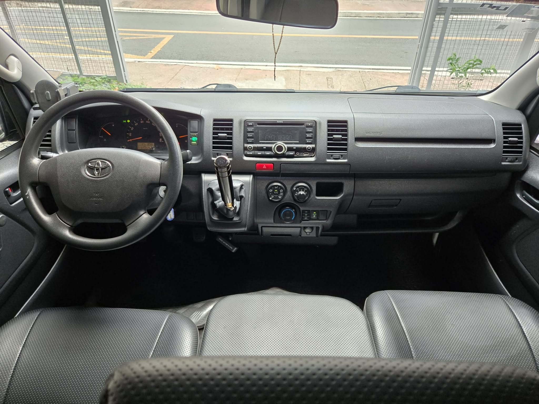2019 TOYOTA HIACE COMMUTER 3.0 MT DIESEL (NBO6905) - Image 5