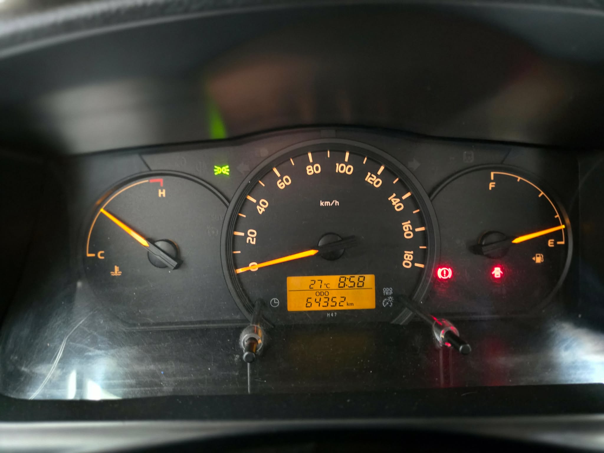 2019 TOYOTA HIACE COMMUTER 3.0 MT DIESEL (NBO6905) - Image 6