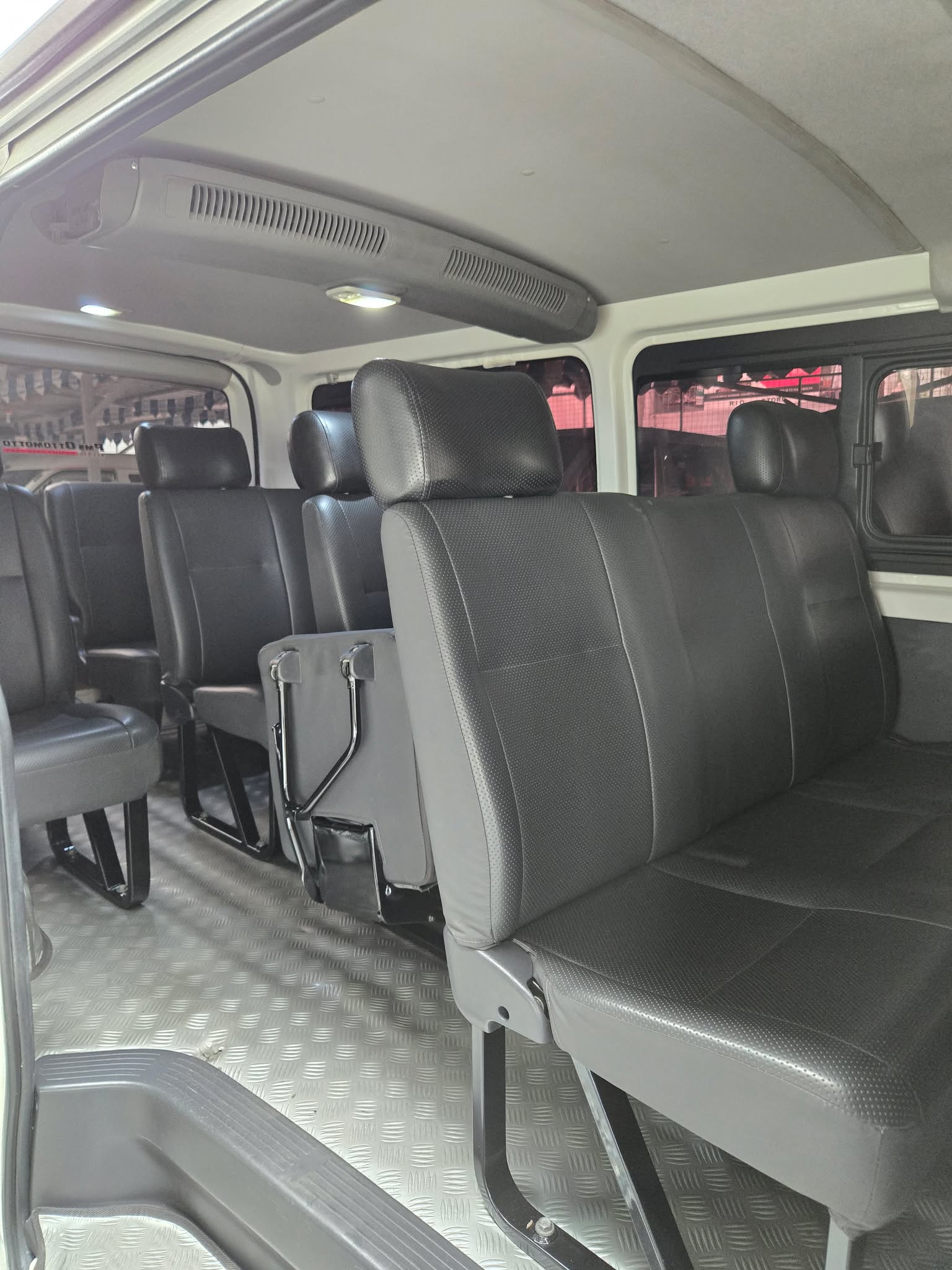 2019 TOYOTA HIACE COMMUTER 3.0 MT DIESEL (NBO6905) - Image 7