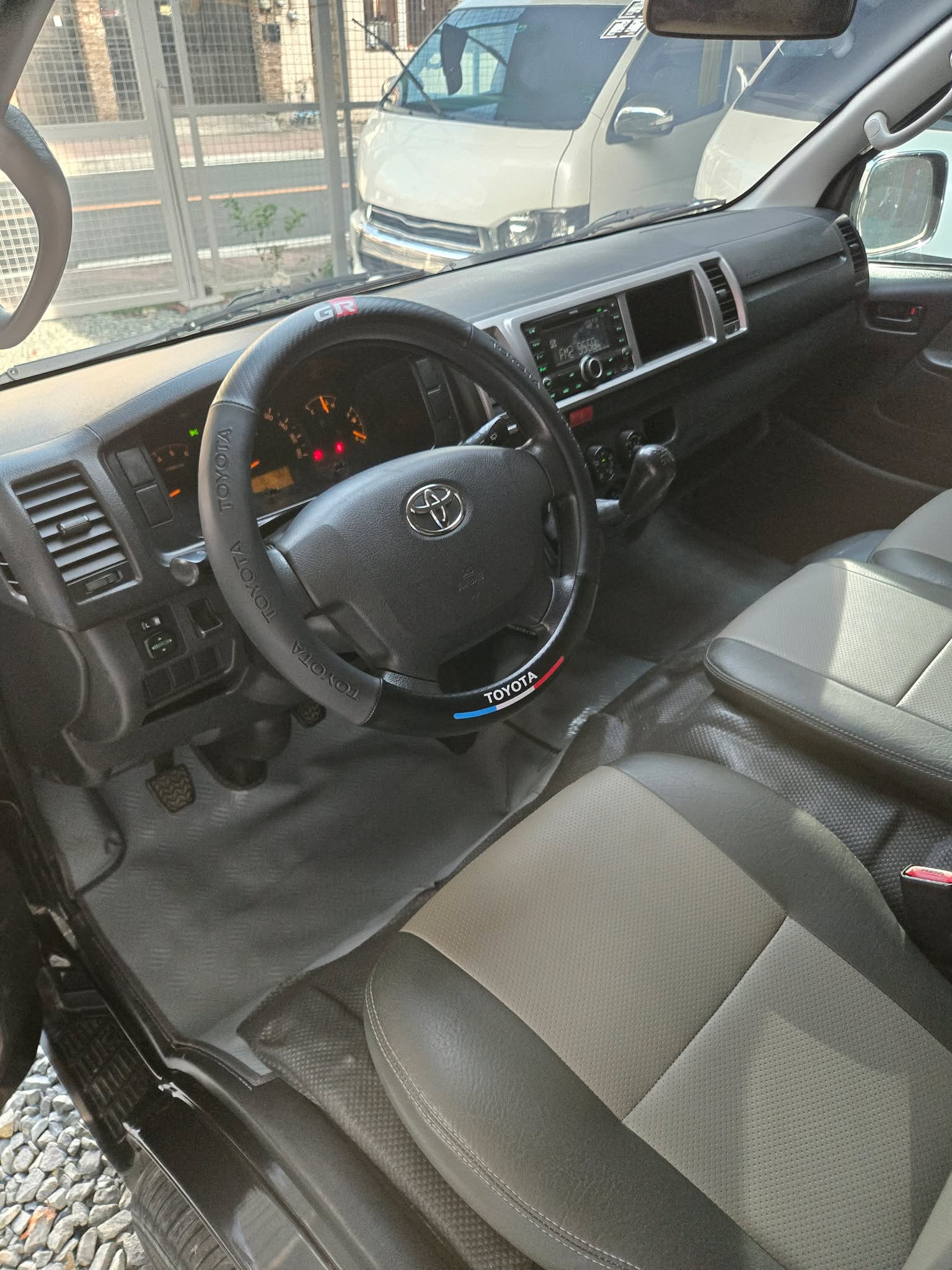 2017 TOYOTA HIACE GL GRANDIA 3.0 MANUAL DIESEL (NCN2597) - Image 8