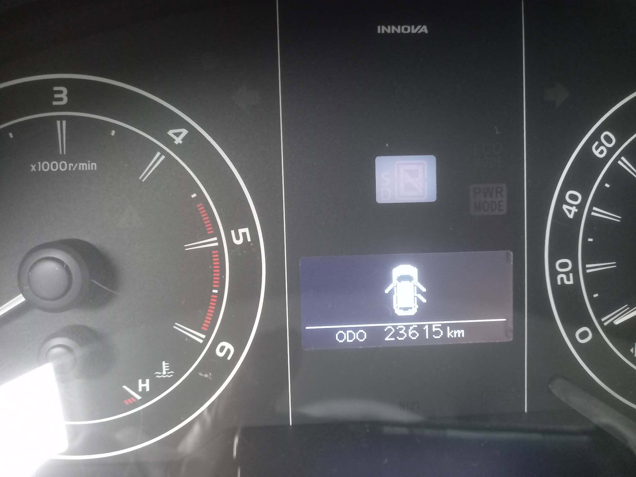 2024 TOYOTA INNOVA E AT DIESEL (DBO9119) - Image 6