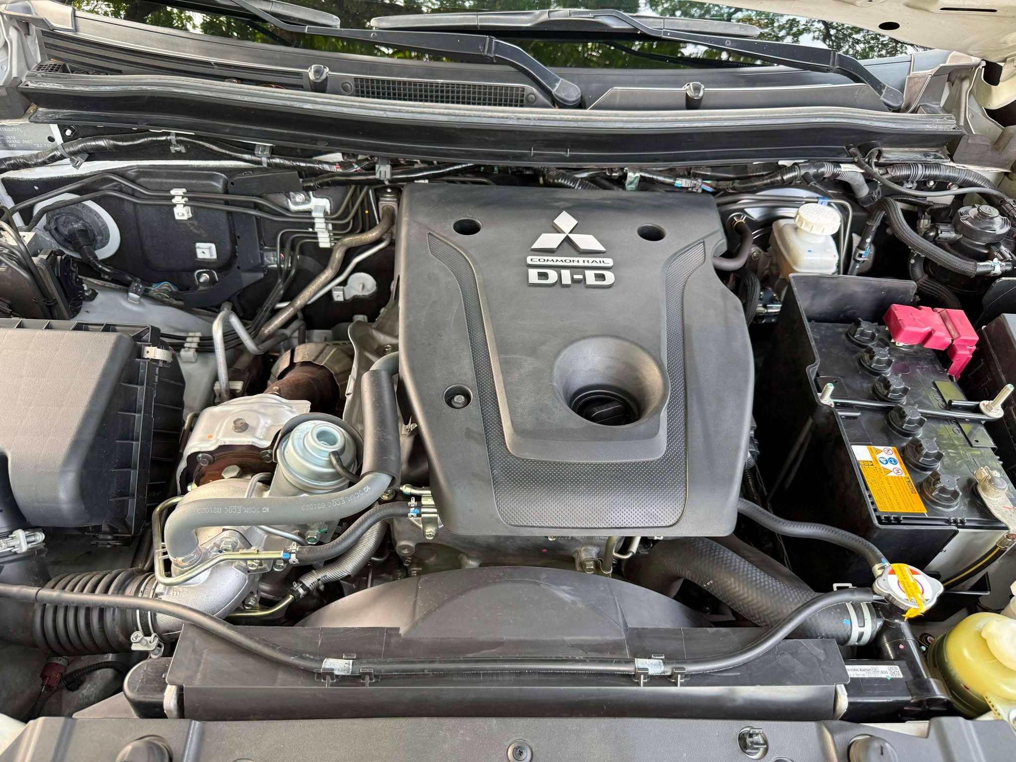 2024 MITSUBISHI MONTERO GLS AT DIESEL (NIU9520) - Image 2