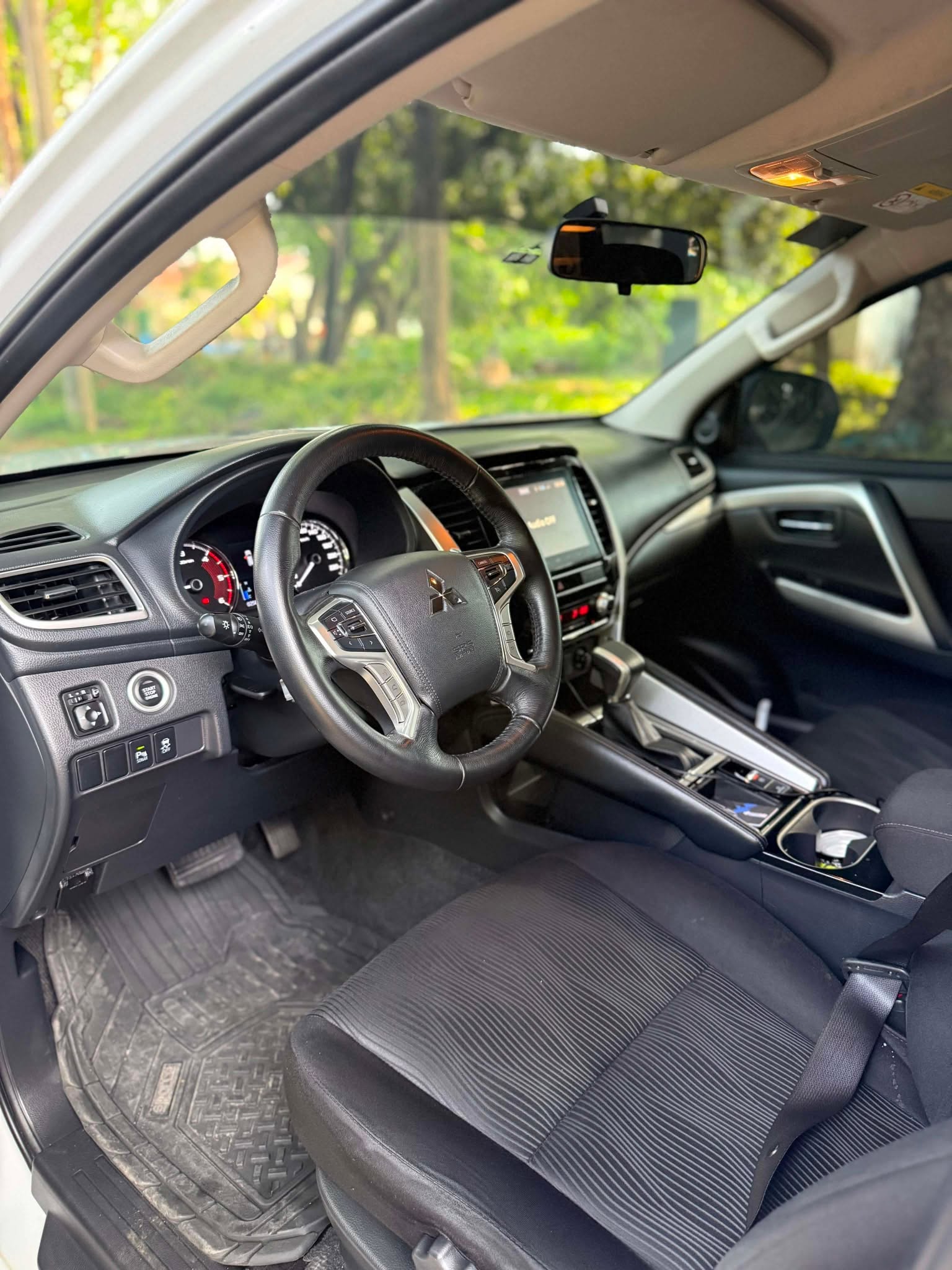 2024 MITSUBISHI MONTERO GLS AT DIESEL (NIU9520) - Image 3