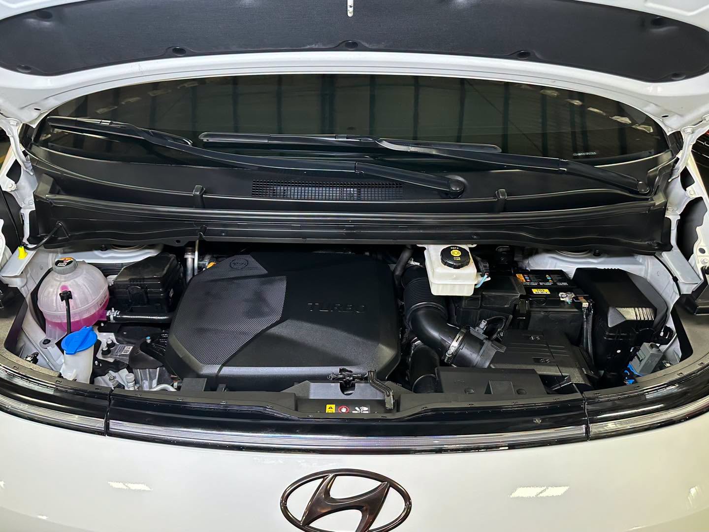 2023 HYUNDAI STARIA PREMIUM 2.2L AWD AT DIESEL - Image 7