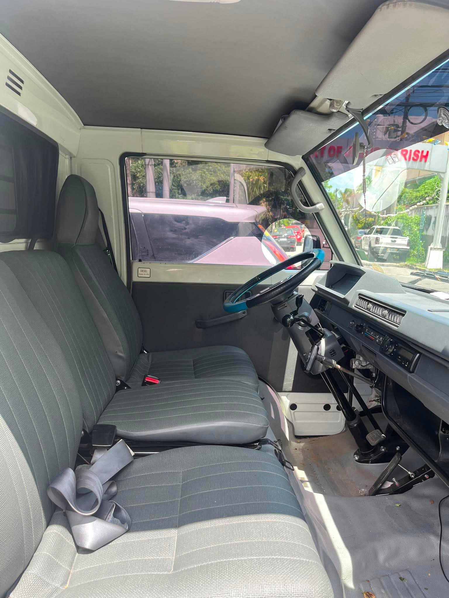 2025 MITSUBISHI L300 FB DUAL AIRCON MANUAL DIESEL (NKF4418) - Image 4