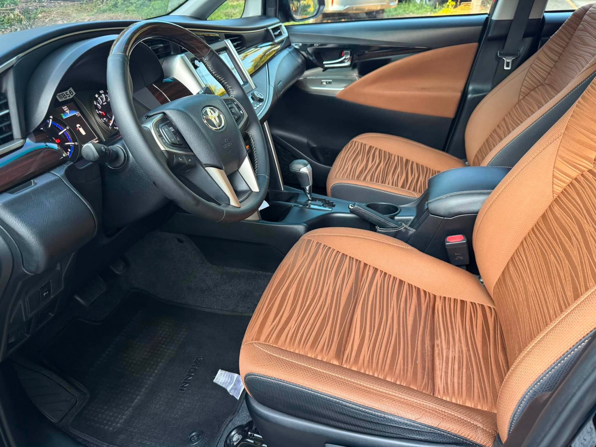2017 TOYOTA INNOVA G AT DIESEL (DAB5972) - Image 4