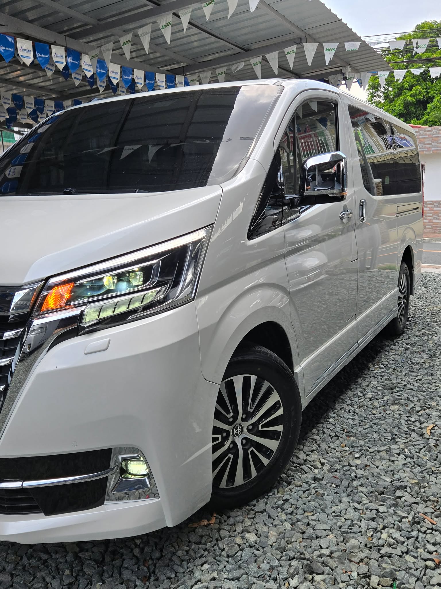 2020 TOYOTA HIACE SUPER GRANDIA  2.8 AT DIESEL (DAZ2992) - Image 3