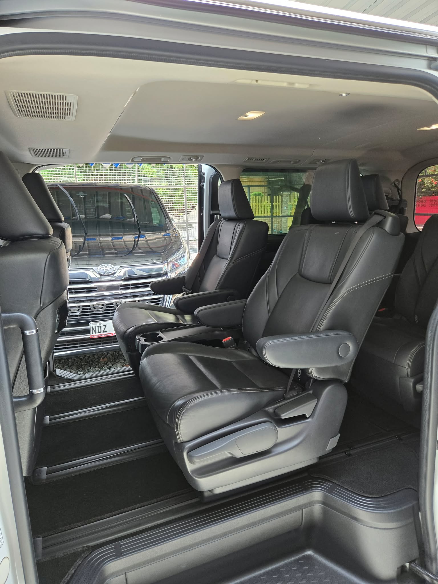 2020 TOYOTA HIACE SUPER GRANDIA  2.8 AT DIESEL (DAZ2992) - Image 9