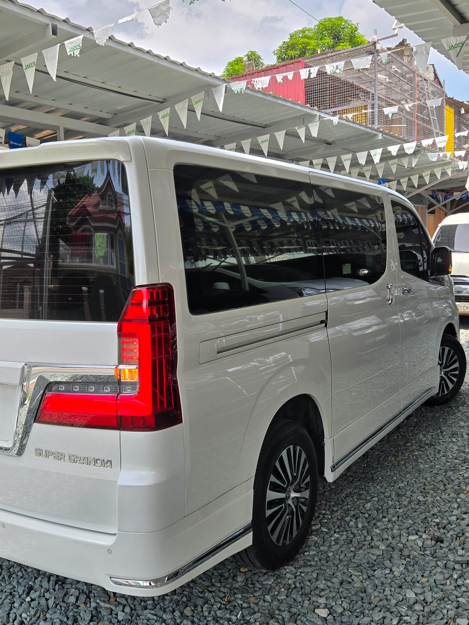 2020 TOYOTA HIACE SUPER GRANDIA  2.8 AT DIESEL (DAZ2992) - Image 11