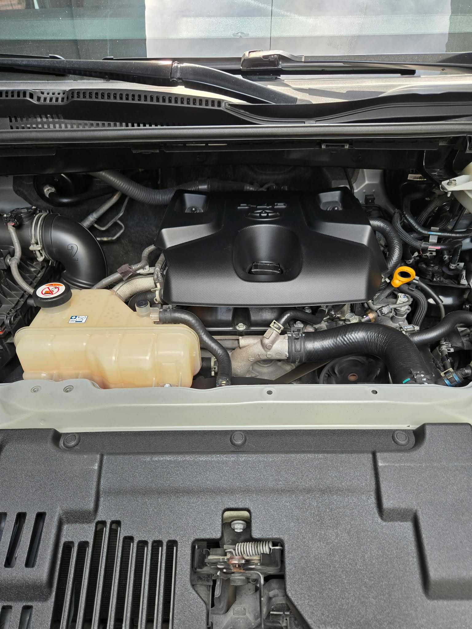 2021 TOYOTA HIACE COMMUTER DELUXE 2.8 MANUAL DIESEL (NFC1213) - Image 4