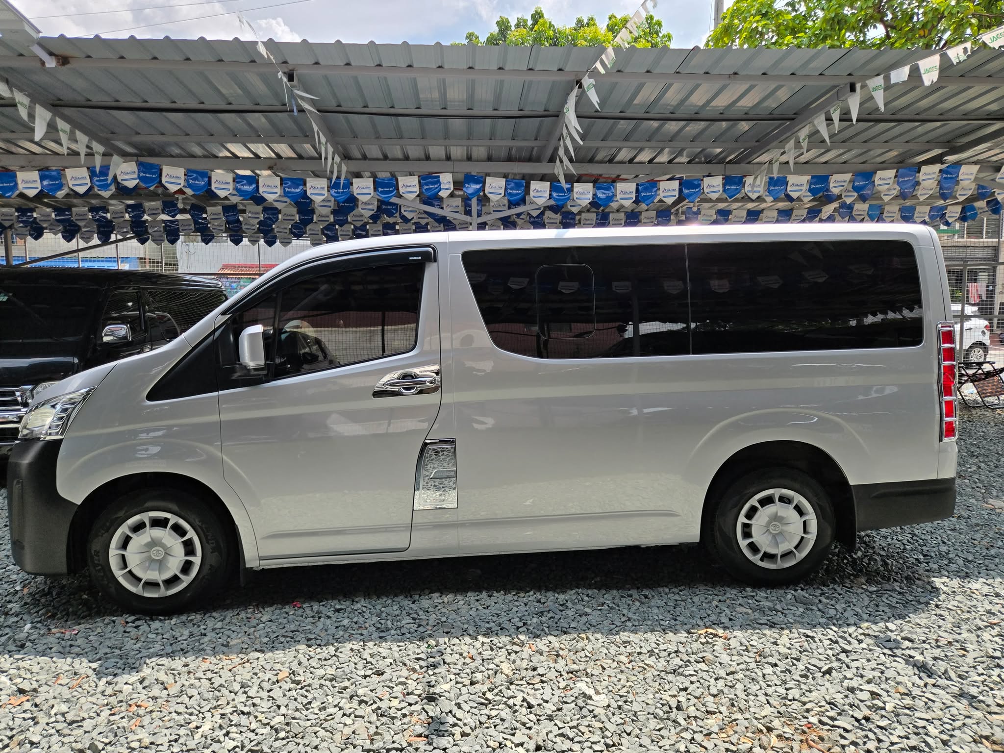 2021 TOYOTA HIACE COMMUTER DELUXE 2.8 MANUAL DIESEL (NFC1213) - Image 8