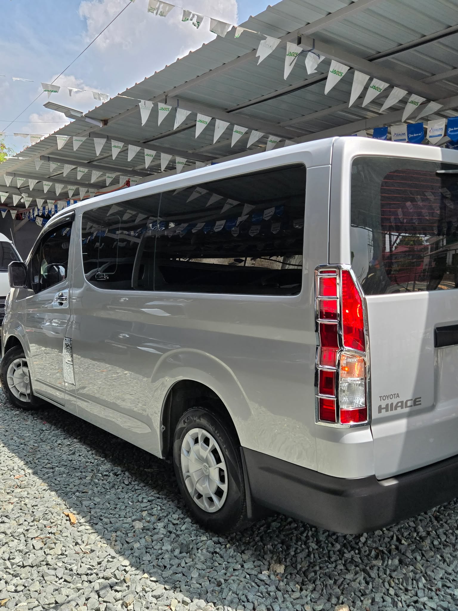 2021 TOYOTA HIACE COMMUTER DELUXE 2.8 MANUAL DIESEL (NFC1213) - Image 10