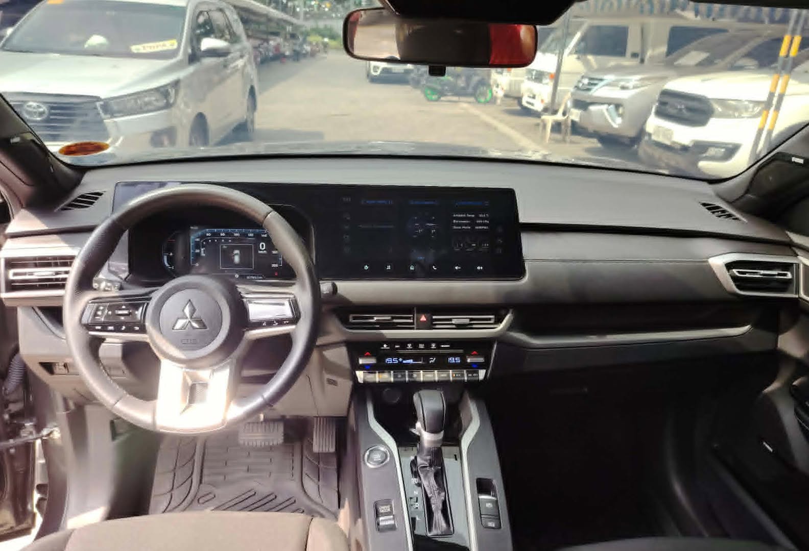 2025 MITSUBISHI XFORCE GLS AT GAS (NKO9630) - Image 3