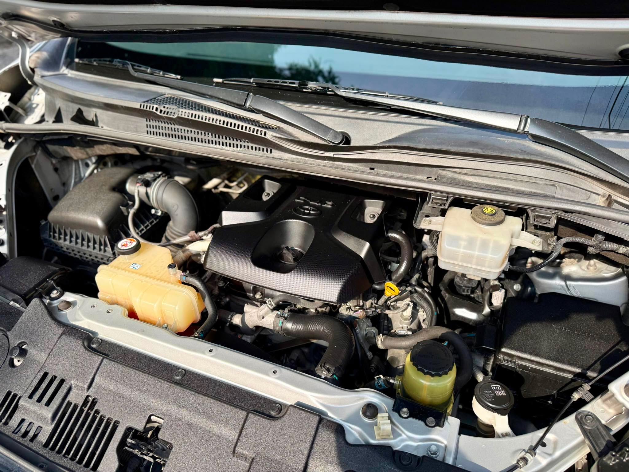2019 TOYOTA HIACE GL GRANDIA 2.8 NEW LOOK MANUAL DIESEL (NDK3615) - Image 3