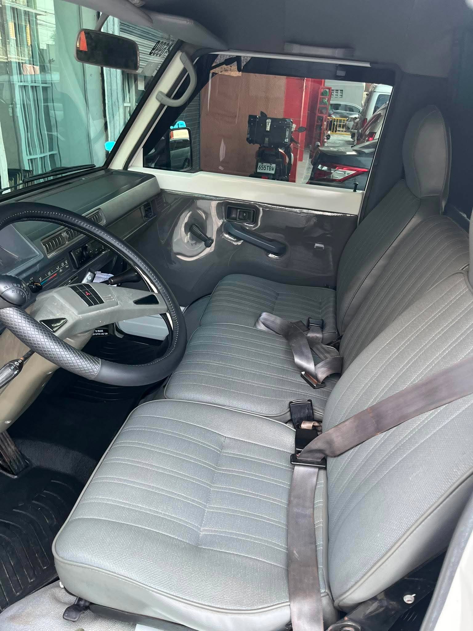 2017 MITSUBISHI XV EXCEED VAN DUAL AC 2.5 MANUAL DIESEL - Image 2