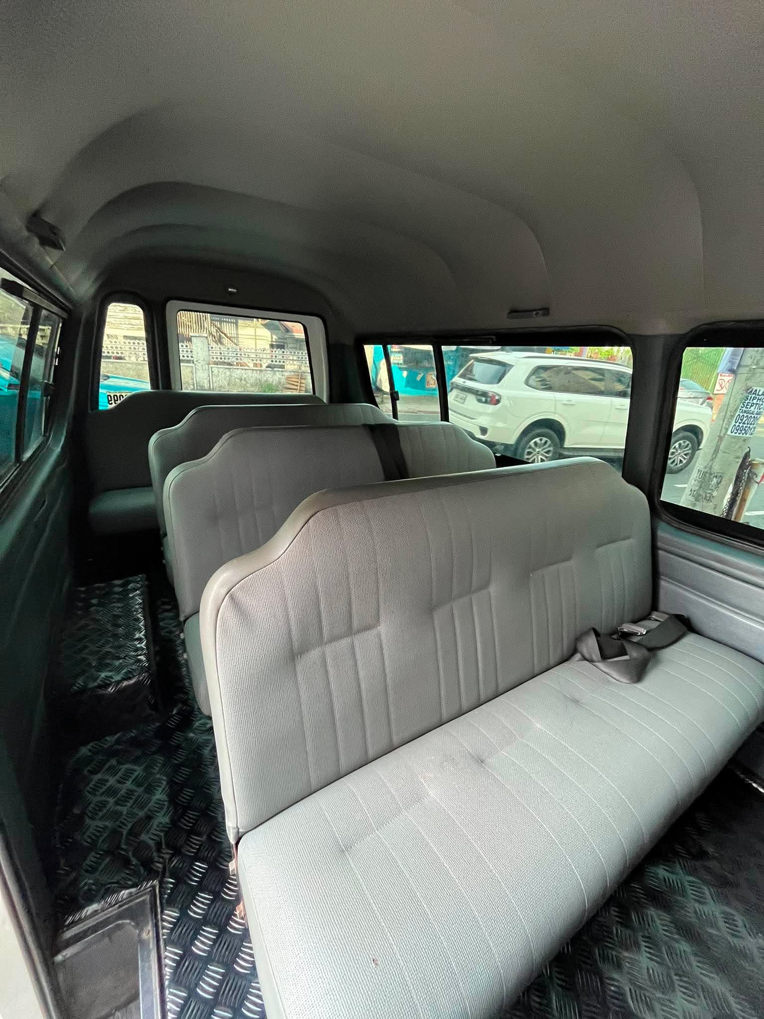 2017 MITSUBISHI XV EXCEED VAN DUAL AC 2.5 MANUAL DIESEL - Image 4