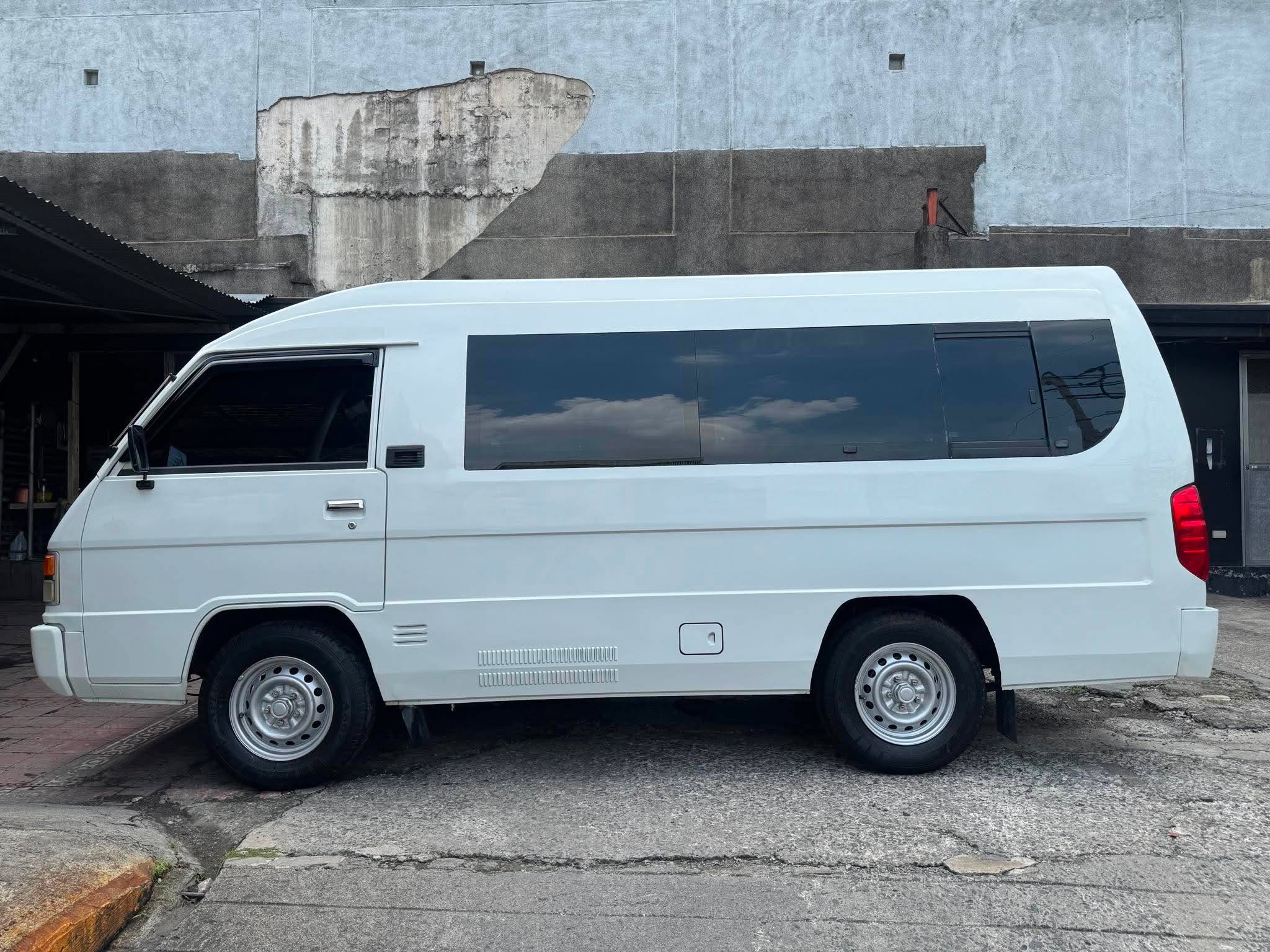 2017 MITSUBISHI XV EXCEED VAN DUAL AC 2.5 MANUAL DIESEL - Image 8