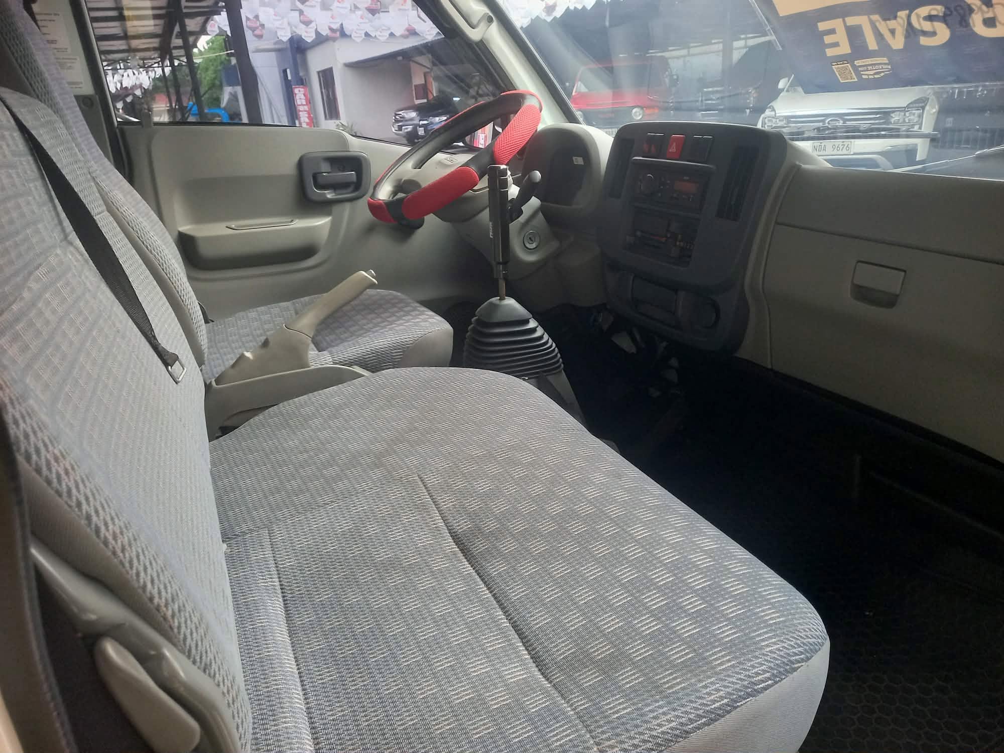 2025 ISUZU TRAVIZ L UTILITY VAN DUAL AC MANUAL DIESEL (GBJ7887) - Image 2