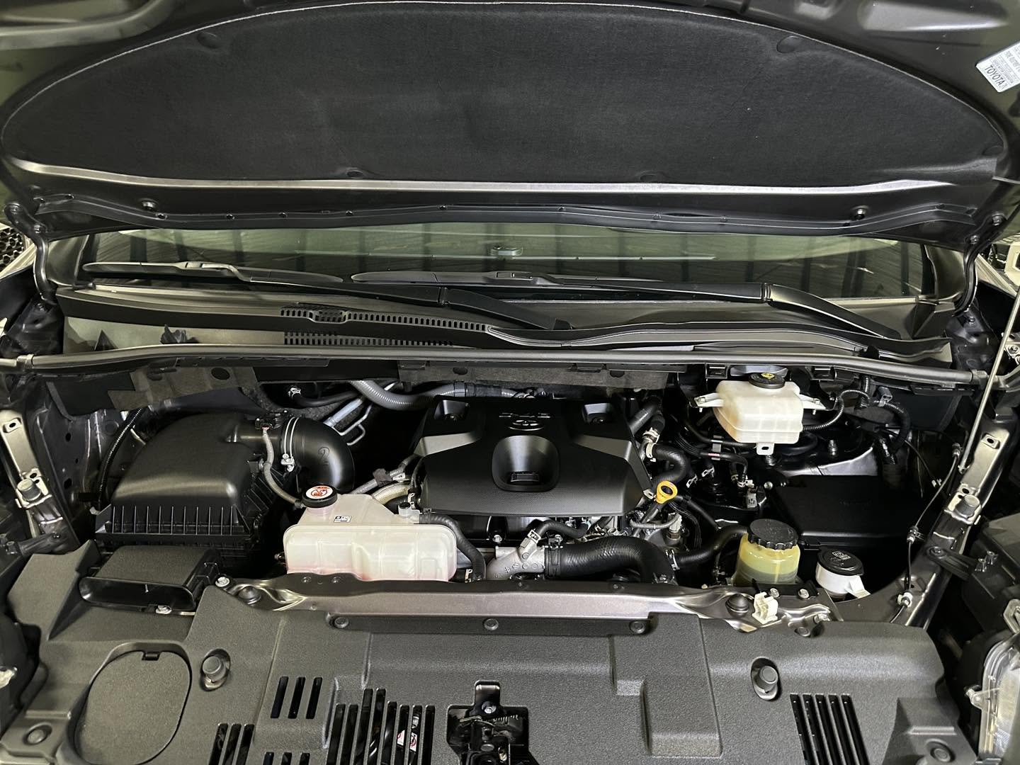 2022 TOYOTA HIACE SUPER GRANDIA AT DIESEL - Image 2