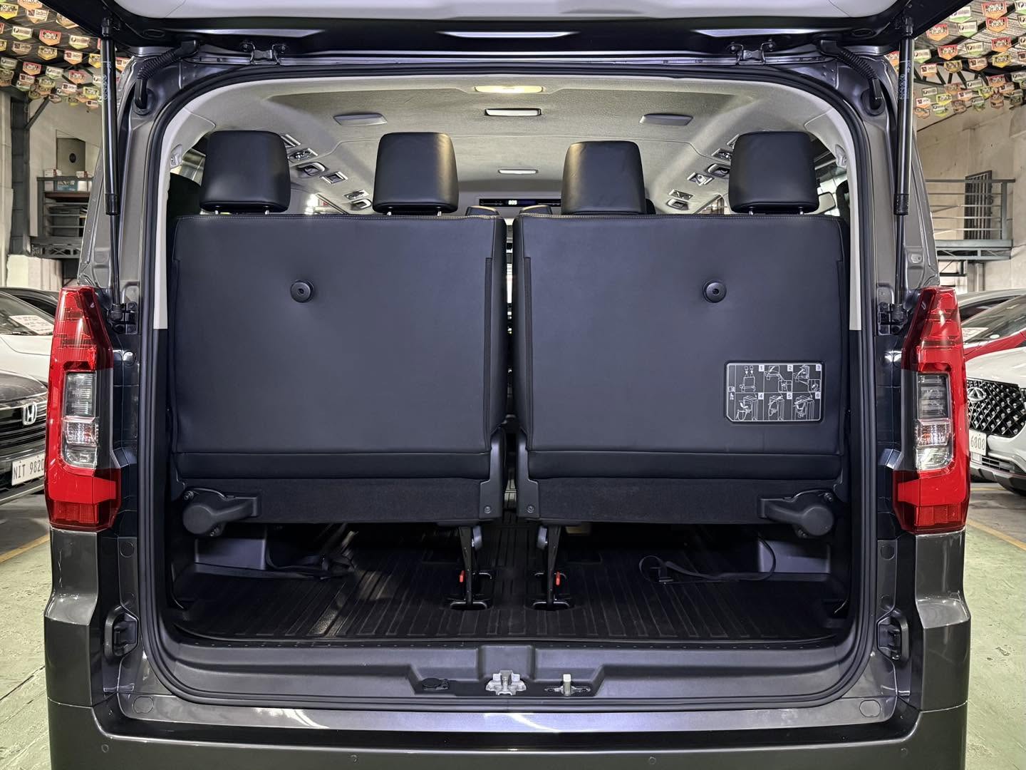 2022 TOYOTA HIACE SUPER GRANDIA AT DIESEL - Image 6