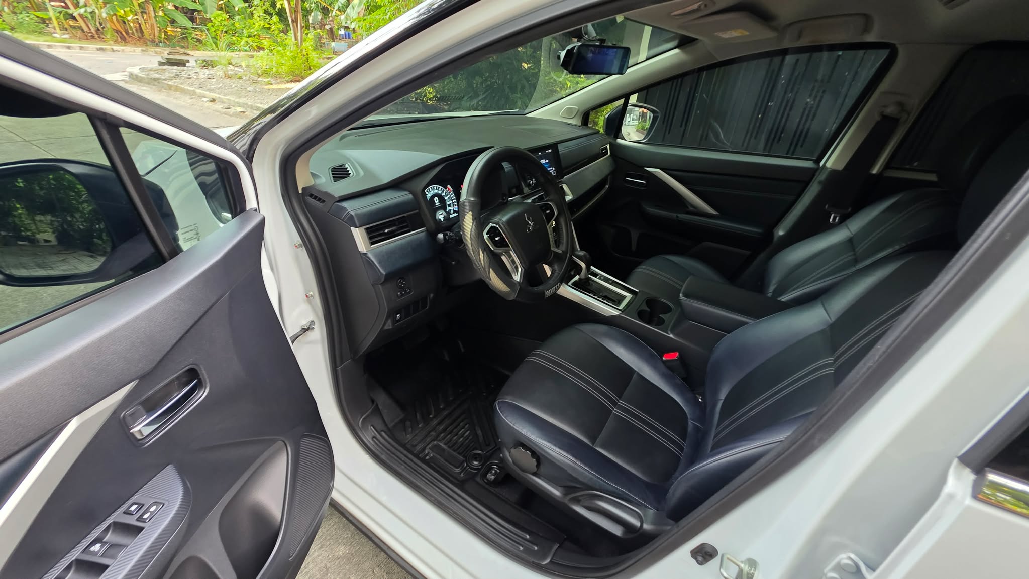 2023 MITSUBISHI XPANDER CROSS AT GAS - Image 3