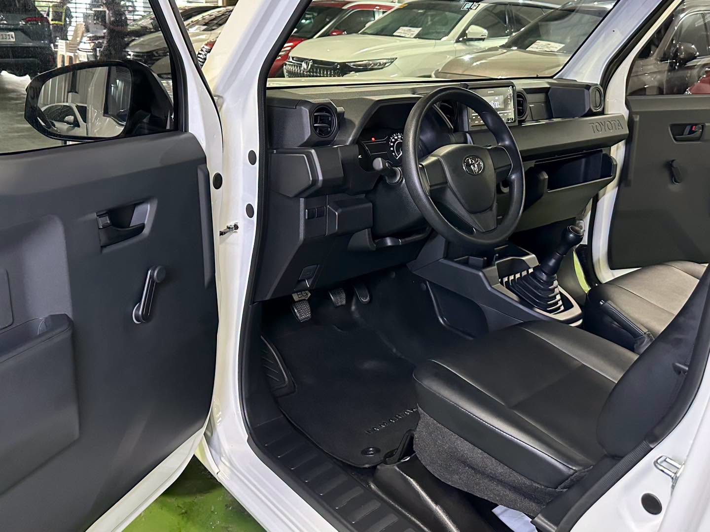 2026 TOYOTA HILUX TAMARAW 2.4 FX DUAL AC MANUAL DIESEL - Image 9