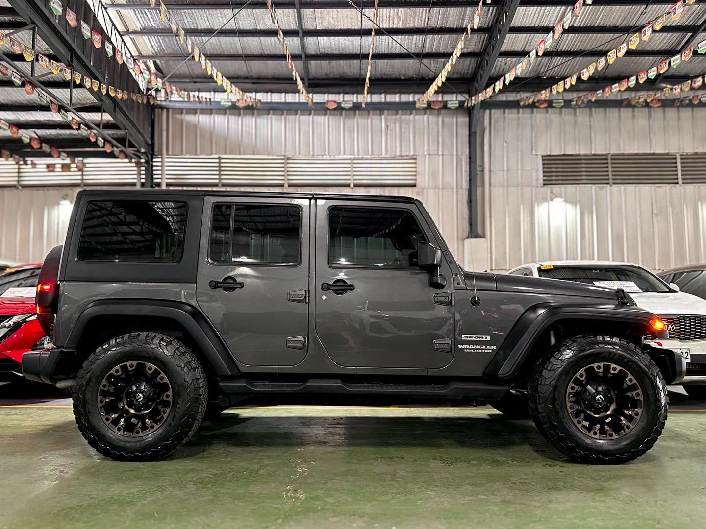 2017 JEEP WRANGLER JK UNLIMITED SPORT 3.6L V6 4x4 AT GAS - Image 4