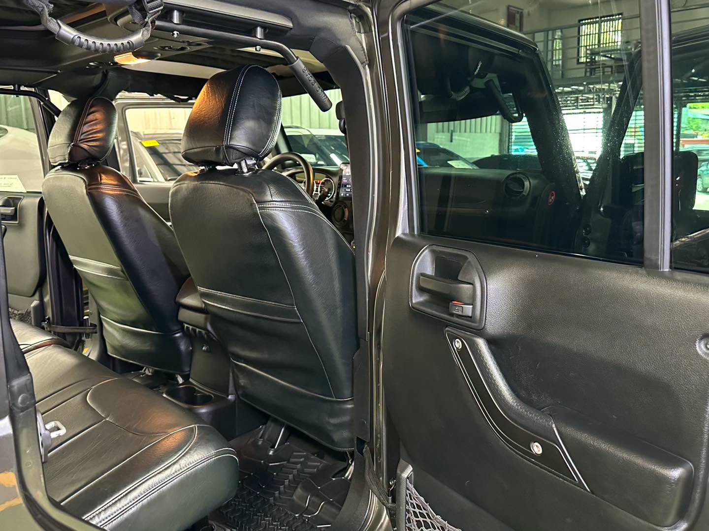 2017 JEEP WRANGLER JK UNLIMITED SPORT 3.6L V6 4x4 AT GAS - Image 6