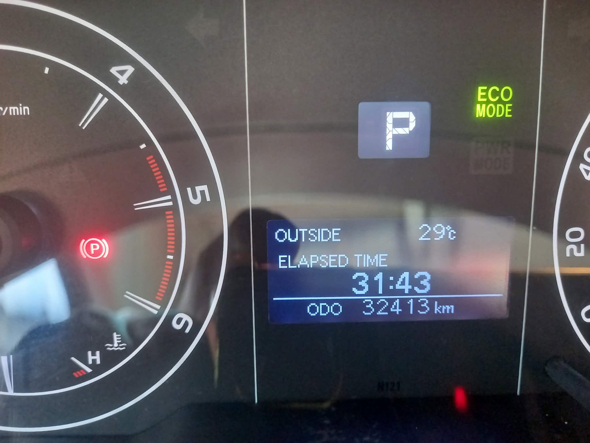 2025 TOYOTA INNOVA XE AT DIESEL (NKL5015) - Image 2
